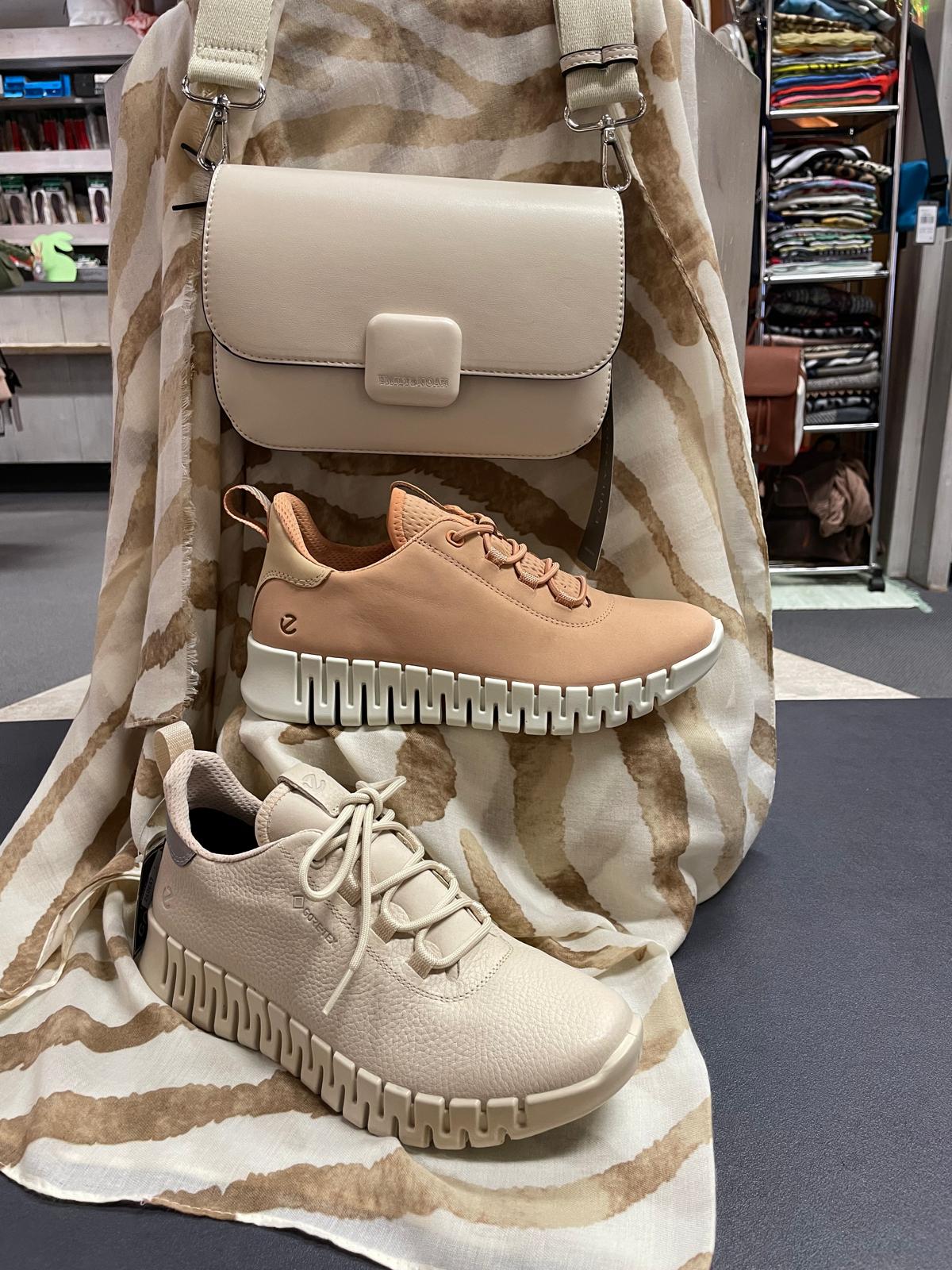 Damenschuhe bei Schuhhaus Öfner in Zirl - Bild 10